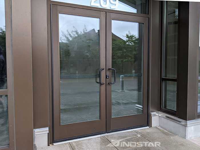 Cửa nhôm hệ 4400 có độ dày dao động từ khoảng 1 - 1.4mm.
