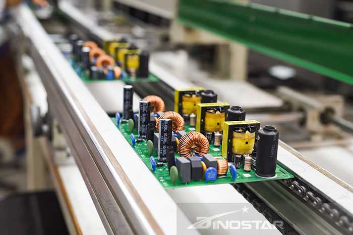 Băng tải lắp ráp linh kiện điện tử được làm bằng nhôm