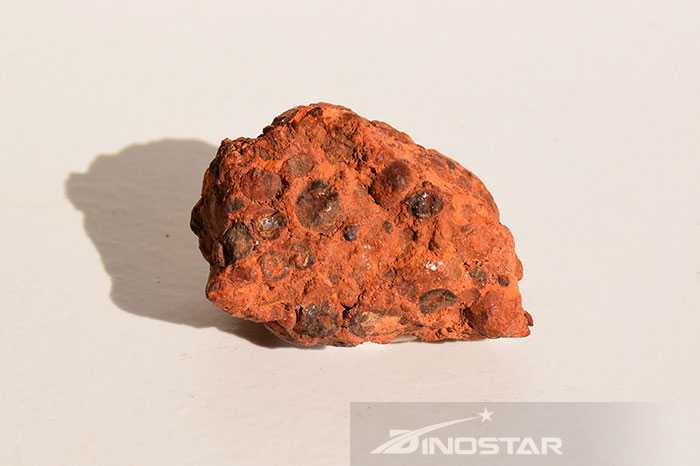 Bauxite - một loại quặng nhôm màu nâu hồng có nguồn gốc từ núi đá lửa