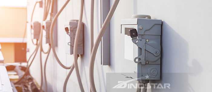 Nhôm có độ phản xạ cao giúp bảo vệ các thiết bị bên trong