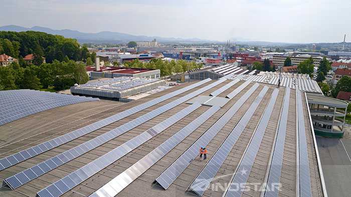 Nhôm được sử dụng để sản xuất các tấm phản xạ của điện mặt trời tập trung