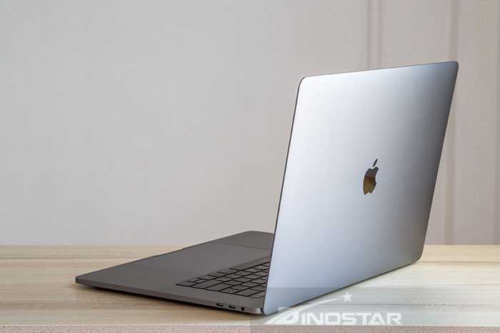 Vỏ bên ngoài của Macbook làm bằng nhôm