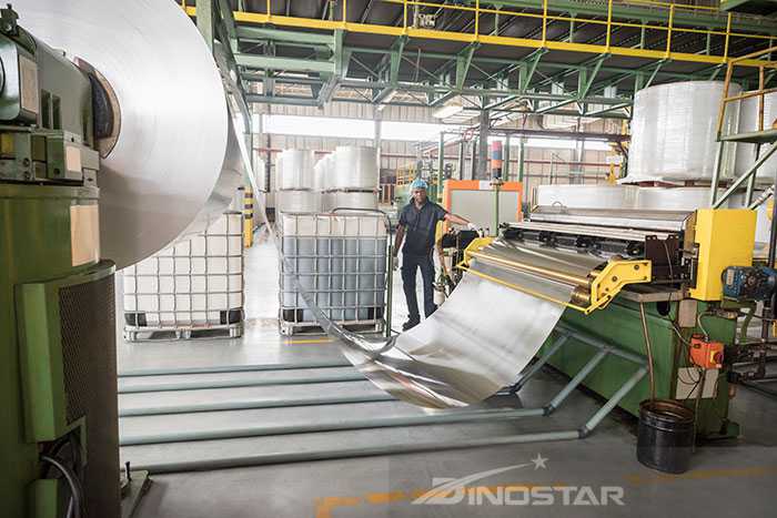 Nhôm tấm là kim loại rất dẻo, có trọng lượng nhẹ, độ bền cao