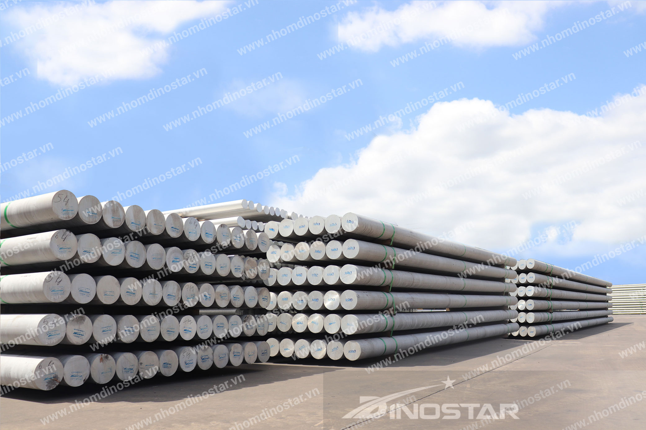 Nhôm 6063 - T6 có độ cứng vượt trội từ 13,5 trở lên nhờ phương pháp lão hóa nhân tạo.
